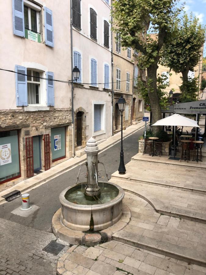 Fontaine Apartment Aups Luaran gambar