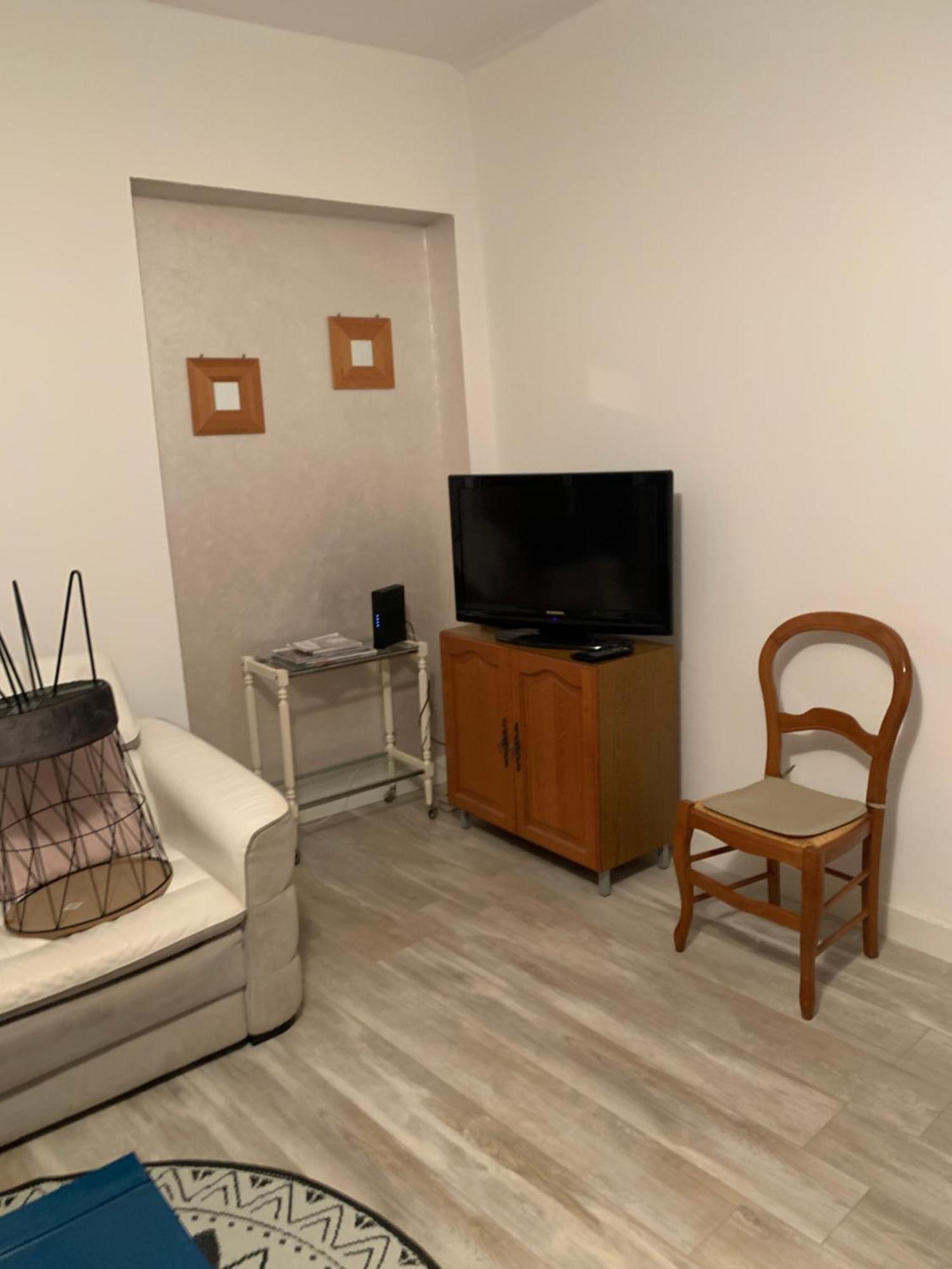 Fontaine Apartment Aups Luaran gambar